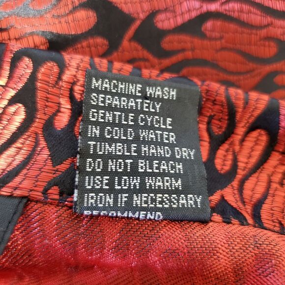 MT:2 Hot Topic Shirt Mens Size XL Metallic Red Black Flames Button Short Sleeve - Picture 9 of 9